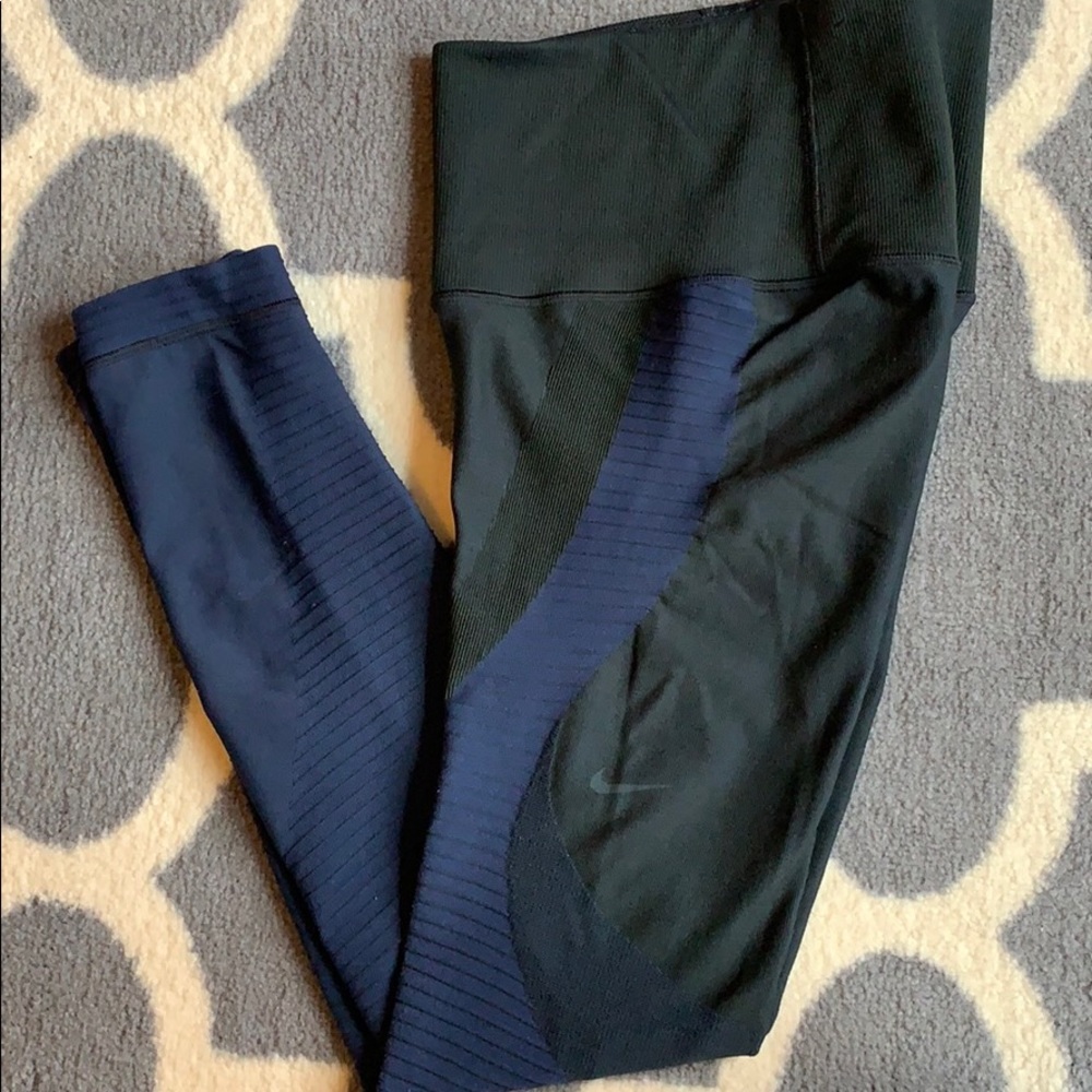 Nike Zoned Sculpt Leggings-Black and Blue